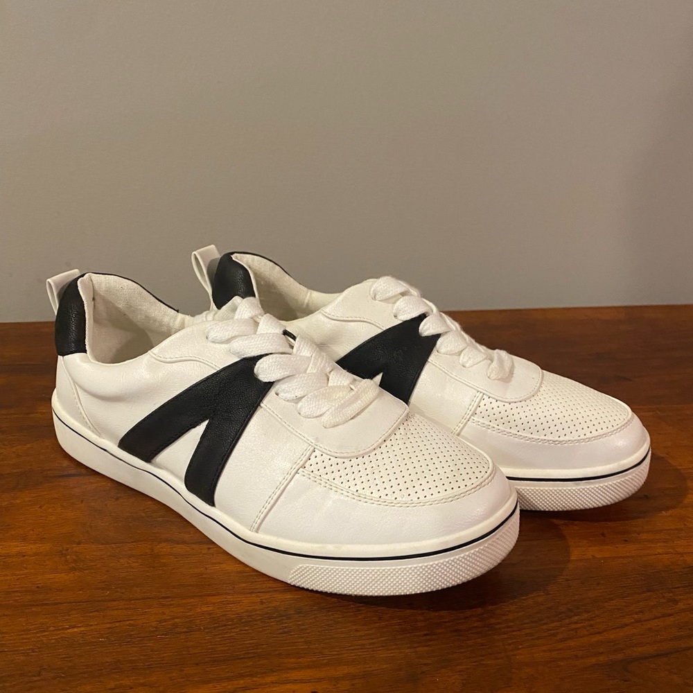 Mia Girl Sneakers